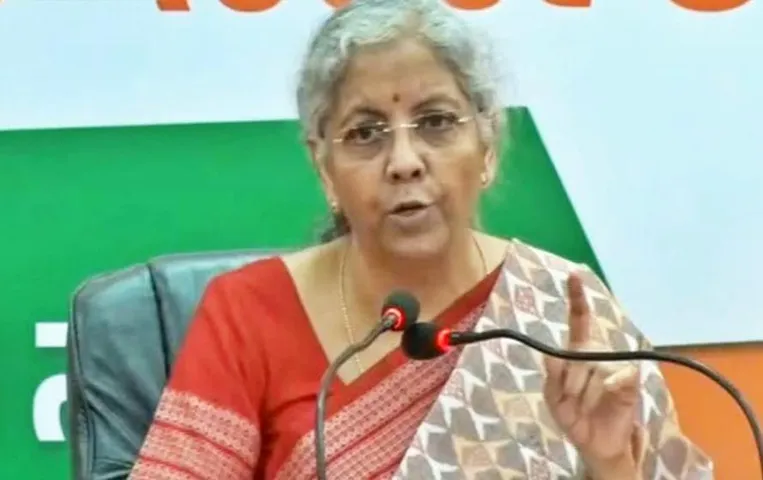 MP Election 2023: इंदौर पहुंची वित्त मंत्री निर्मला सीतारमण, प्रियंका गांधी से किए कई बड़े सवाल