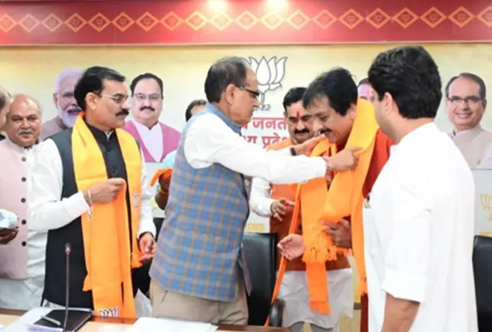 MP News: पूर्व मंत्री पुष्पराज सिंह बीजेपी में शामिल, वीडी शर्मा की मौजूदगी में ली सदस्यता