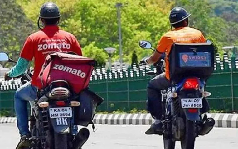 GST Notice to Swiggy-Zomato: एक्स्ट्रा डिलीवरी चार्ज लेना स्विगी और जोमैटो को पड़ा भरी, जानिए पूरा मामला