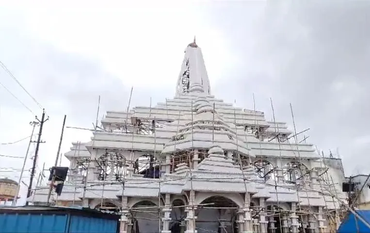 Ganesh Chaturthi 2023: कोरबा में कोलकाता के कारीगर तैयार कर रहे, गणेशोत्सव के लिए 107 फीट ऊंचा पंडाल