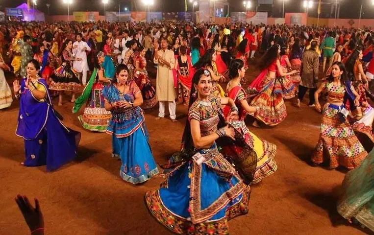 Navratri Festival 2023: मुंगेली में नवरात्रि की धूम, गरबा आयोजन में बड़ी संख्या में पहुंच रहे युवक-युवतियां