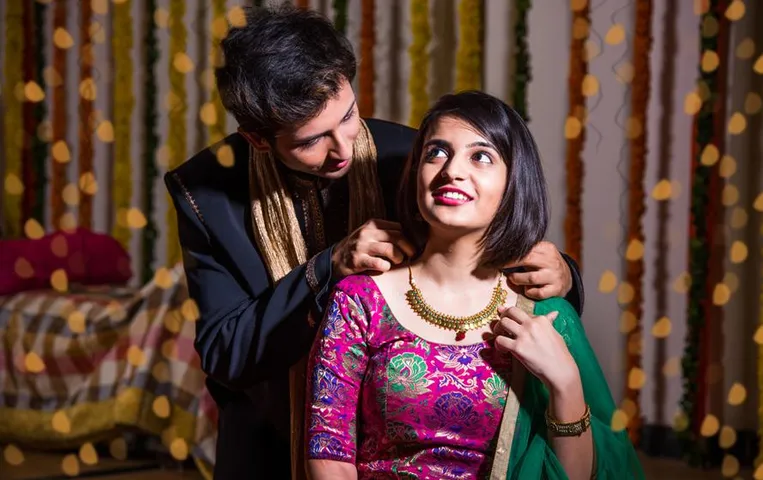 Gifts for KarvaChauth 2023: करवाचौथ पर अपनी पत्नी को गिफ्ट करें ये ख़ास ज्वेलरी, पत्नी हो जाएगी खुश