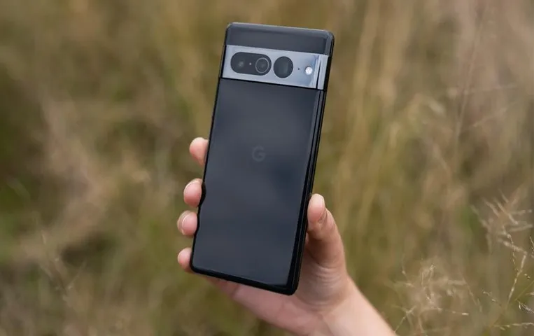 Google Pixel 7 Pro Offer: गूगल का ये पिक्सल फोन हो गया बहुत सस्ता, जानिए ऑफर और स्पेसिफिकेशन