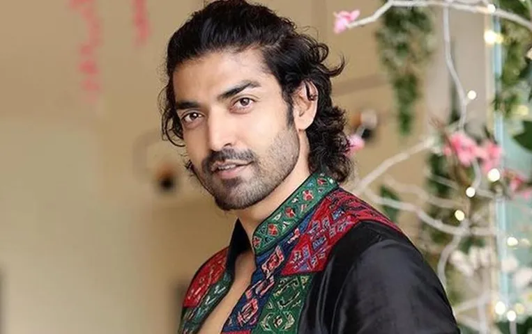 Gurmeet Choudhary: सड़क किनारे अनजान शख्स को CPR देकर एक्टर ने बचाई जान, फैंस बोले-जय श्री राम