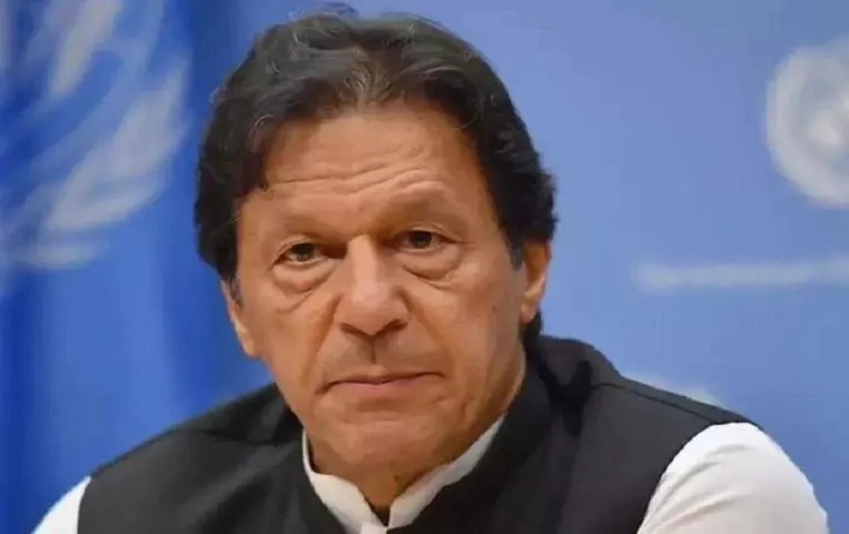 Imran Khan :  इमरान खान ने पाकिस्तानी सेना प्रमुख जनरल बाजवा कि सेवा विस्तार पर कही यह बात