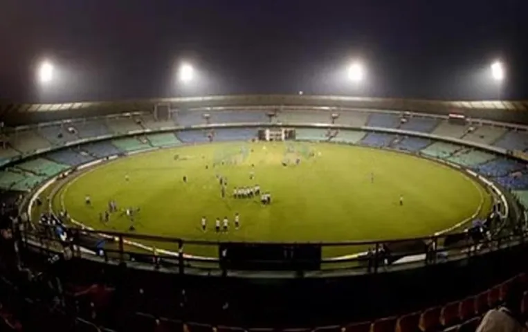 India-Australia T20 Match: रायपुर स्टेडियम में पिकअप सेंटर बदलने से दर्शक हुए परेशान