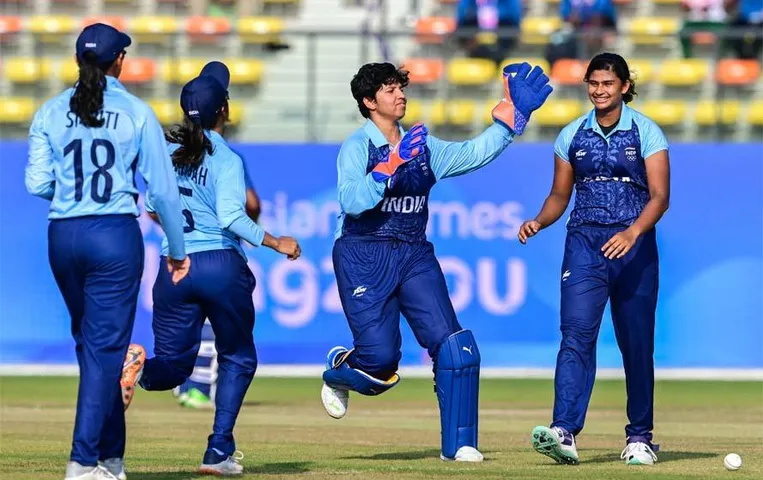 Asian Games IND W vs SL W: क्रिकेट में भारत की बेटियों ने जीता स्वर्ण, फाइनल में श्रीलंका को 19 रनों से हराया