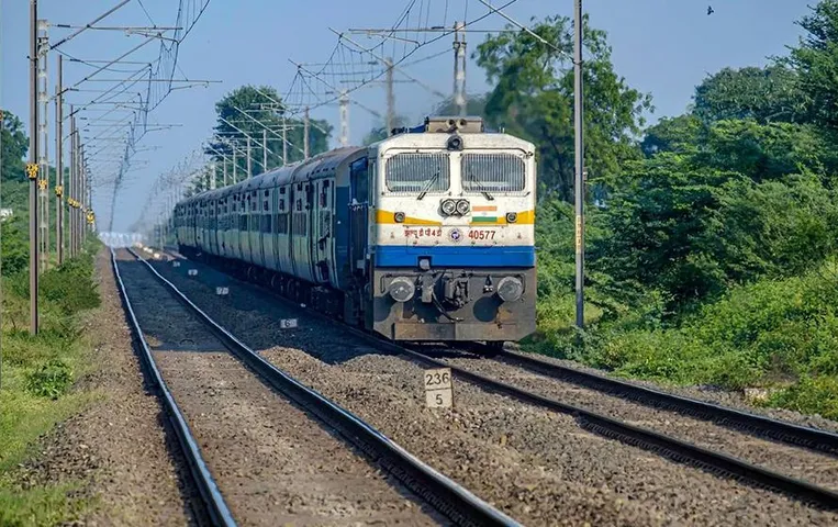 Indian Railway: बच्चों के लिए बदले यात्रा नियमों से फायदे में भारतीय रेलवे, सात सालों में जुटाए 2,800 करोड़