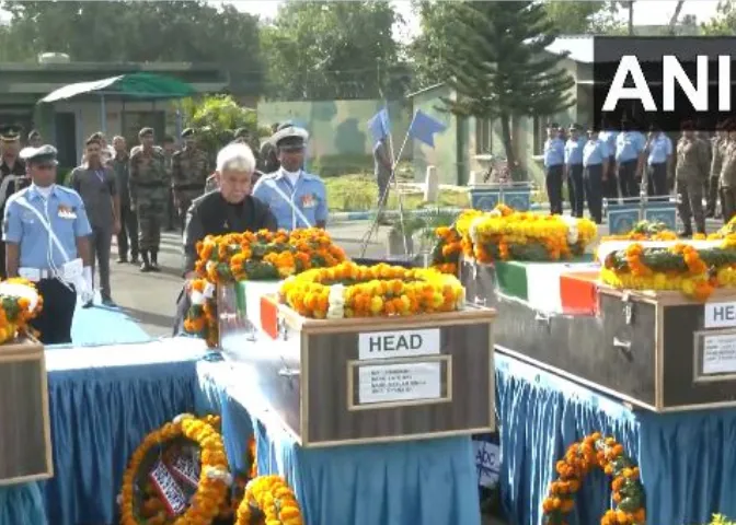 Jammu and Kashmir: राजौरी पहुंचे रक्षा मंत्री राजनाथ सिंह, 5 शहीद जवानों को उपराज्यपाल ने दी श्रद्धांजलि