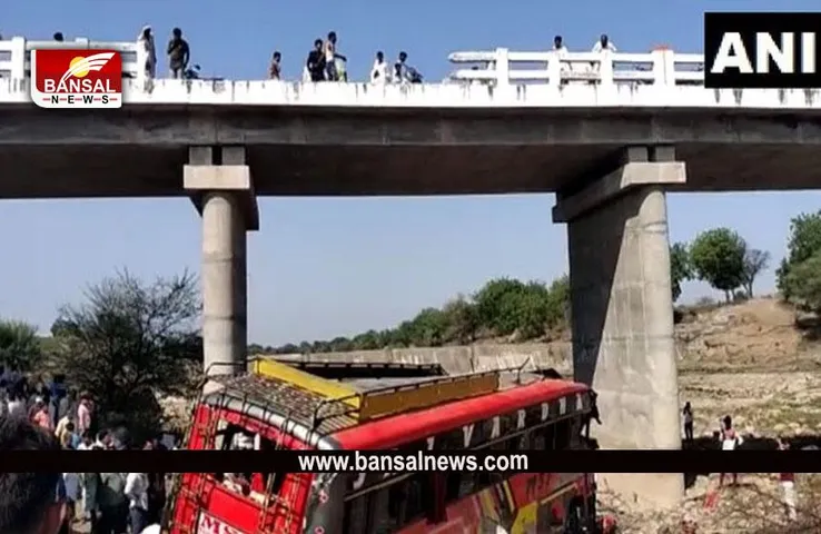 Khargone Accident News: खरगौन बस हादसे में मालिक, ड्राइवर और कंडेक्टर पर FIR दर्ज, ड्राइवर बार-बार बदल रहा बयान