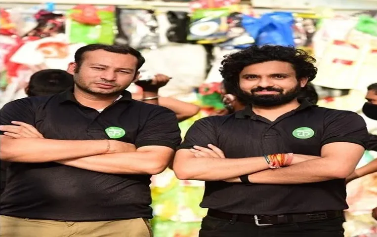 Success Story: इंजीनियरिंग की नौकरी छोड़ बने कबाड़ीवाला, आज 10 करोड़ के टर्नओवर के साथ 300 लोगों को दे रहे रोजगार