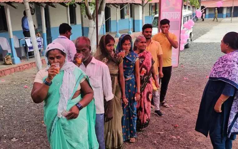 बैतूल के 4 पोलिंग बूथों पर दोबारा वोटिंग: 3 बजे तक 67.93% हुआ मतदान, बस में आग से जली थी 4 EVM मशीन