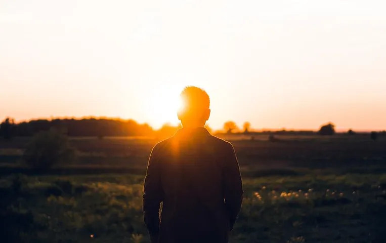 Longest Day of the Year: साल का सबसे लंबा दिन होता है 21 जून, जब आपकी परछाई भी छोड़ देती है साथ