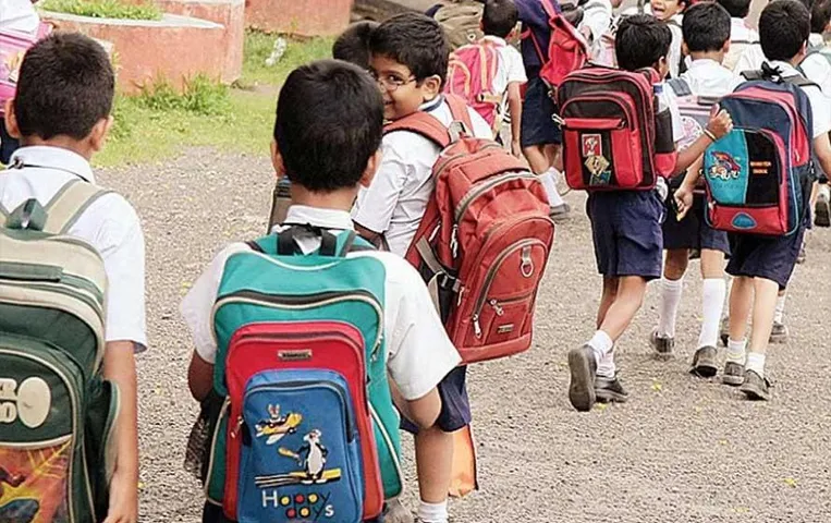 MP News: भोपाल में नर्सरी से पांचवी की कक्षाओं का बदला समय, कलेक्टर ने जारी किया आदेश