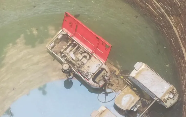 MP News: अजीब वाकया, बदमाशों ने कुएं में फेंका ट्रेक्टर, जांच में जुटी पुलिस