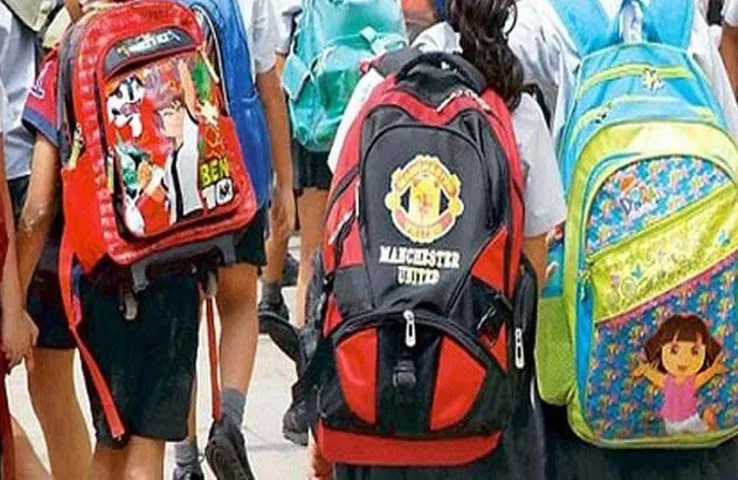 Indore News: तिलक लगाकर स्कूल पहुंचे बच्चों पर विवाद, कहा- नहीं मिलेगा प्रवेश