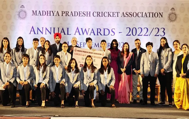 MP News: मप्र के क्रिकेटरों को मिले 2.5 करोड़ के पुरस्‍कार, सुशील, संध्या को लाइफ टाइम अचीवमेंट अवॉर्ड