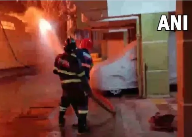 Maharashtra News: पुणे के एक गोदाम में लगी आग, तीन लोगों की मौत