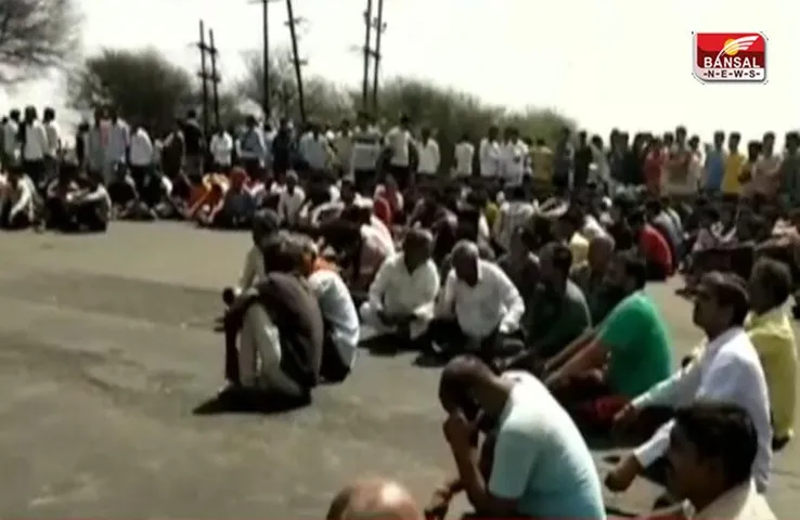 MP Ratlam News: युवक की हत्या से गुस्साए परिजनों ने जाम किया हाईवे