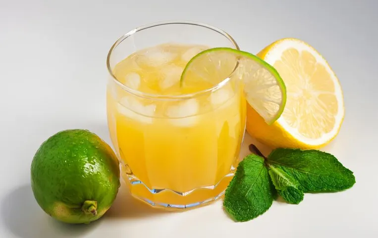 Mosambi Juice Benefits: हर मौसम में पी सकते हैं आप गुणकारी मौसंबी का जूस, मिलता इन बीमारियों से छुटकारा