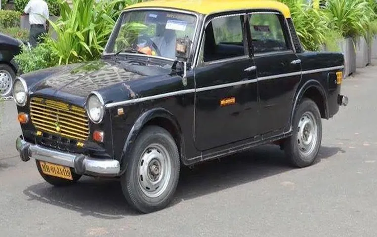 Mumbai Taxi: मुंबई की सड़कों से गायब हुई 
