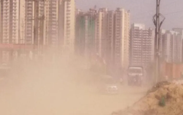 Noida News: ग्रैप का उल्लंघन करने पर 10 इंडस्ट्री पर कार्रवाई, जुर्माने के साथ नोटिस जारी