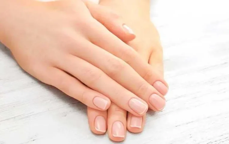 Nails Care Tips: जल्दी टूट जाते हैं नाखून तो अपनाएं ये आसान टिप्स, हो जाएंगे लंबे और शाइनी