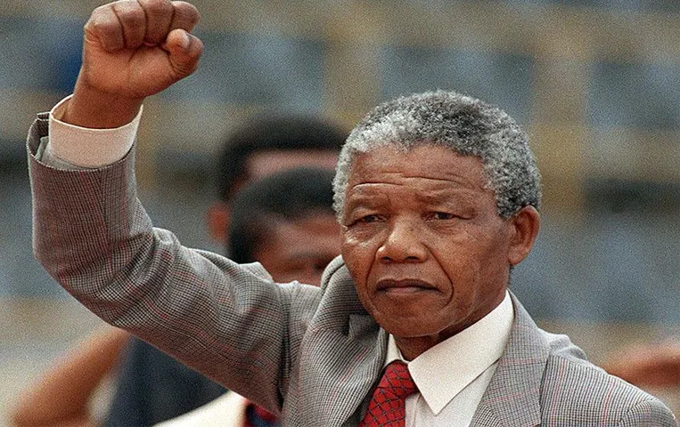 कौन थे Nelson Mandela ? जिन्हे पूरी दुनिया आज याद कर रही है