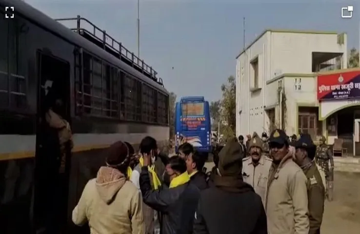 OBC Reservation सीएम हाउस का घेराव करने जा रहे कार्यकर्ताओं को पुलिस ने रोका, भोपाल में की बैरिकेडिंग