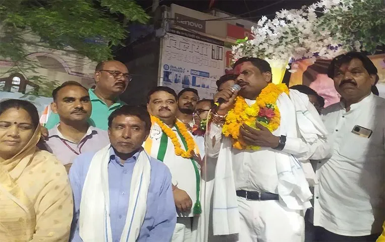 MP News: विधायक ओमकार मरकाम पहुंचे डिंडौरी, कार्यकर्ताओं ने आतिशबाजी कर किया भव्य स्वागत