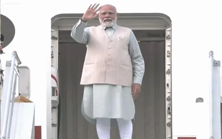 BRICS: पीएम मोदी दक्षिण अफ्रीका के लिए रवाना, 15वें ब्रिक्स शिखर सम्मेलन में लेंगे भाग