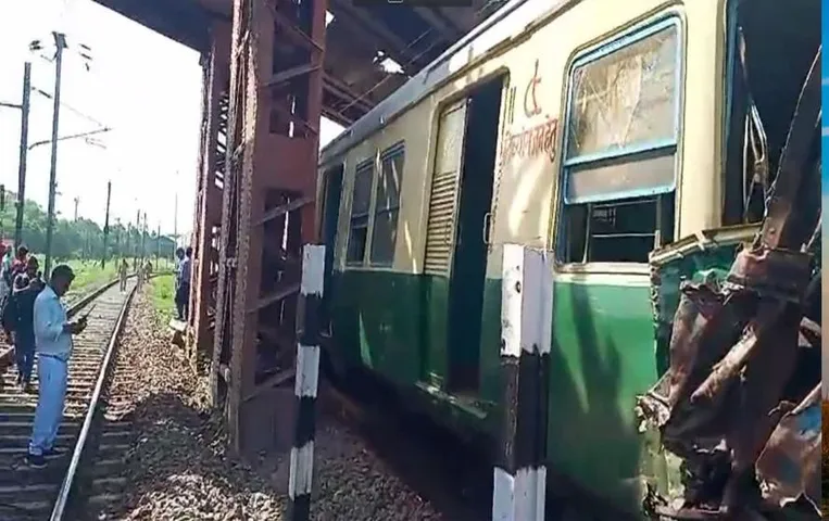 Palwal News Local Train: दिल्ली में प्रगति मैदान के पास पटरी से उतरी ट्रेन, कोई हताहत नहीं