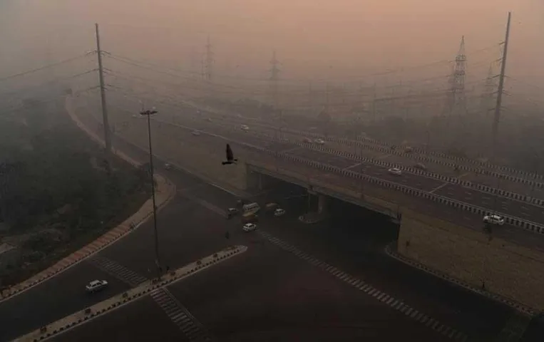 Pollution of Delhi: दिल्ली में पराली के अलावा हर साल इन वजहों से बढ़ता है पदूषण पढ़े पूरी रिपोर्ट