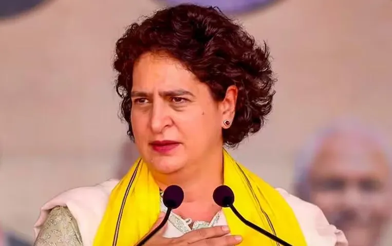 CG Elections 2023: प्रियंका गांधी ने छत्तीसगढ़ दौरा पर की बड़ी घोषणाएँ, महिलाओं को साधने की कोशिश