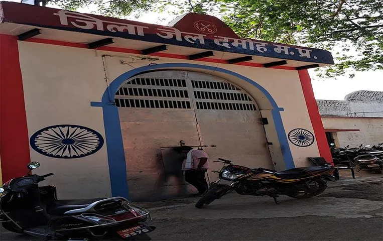 MP News: दमोह जेल में चल रही वेश्यावृत्ति, जेल प्रहरी ने विधायक रामबाई के देवर पर लगाए गंभीर आरोप