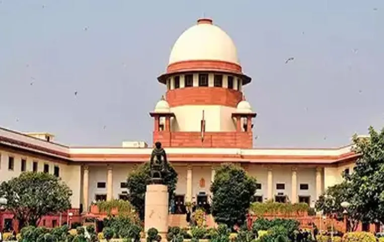 Student Slap Case: सहपाठियों द्वारा छात्र को थप्पड़ मारने के मामले में SC ने जारी किया निर्देश, जानिए पूरी खबर