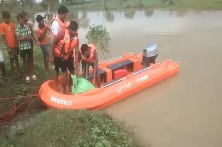 Weather Update: दुर्ग में 6 स्कूली बच्चों का एसडीआरएफ की टीम ने किया रेस्क्यू, भारी बारिश का अलर्ट जारी