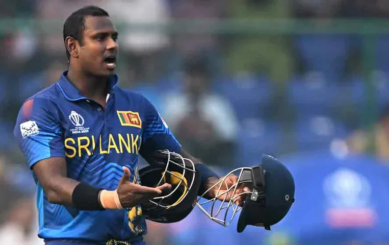 SL vs BAN: इंटरनेशनल क्रिकेट में पहली बार हुआ 'Time Out', गलत हेलमेट लेकर पहुंचे Angelo Mathews हुए आउट