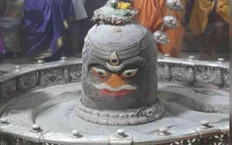 Sawan 2023: भगवान शिव को भस्म क्यों चढ़ाई जाती है, जानिए महत्व और शिवजी पर अर्पित करने के फायदे