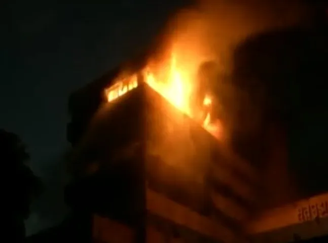 Bhopal: सतपुड़ा भवन में लगी आग पर अब तक काबू नहीं, अब एयरफोर्स के हेलिकॉप्टर से बुझाया जाएगा आग