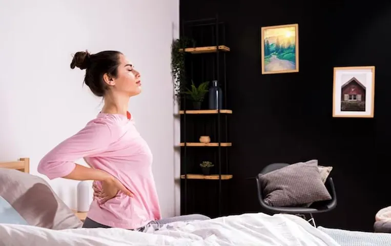 Strengthen Your Spine: आपके शरीर की रीढ़ की हड्डी को मजबूत बनाती है ये 3 एक्सरसाइज, जानिए