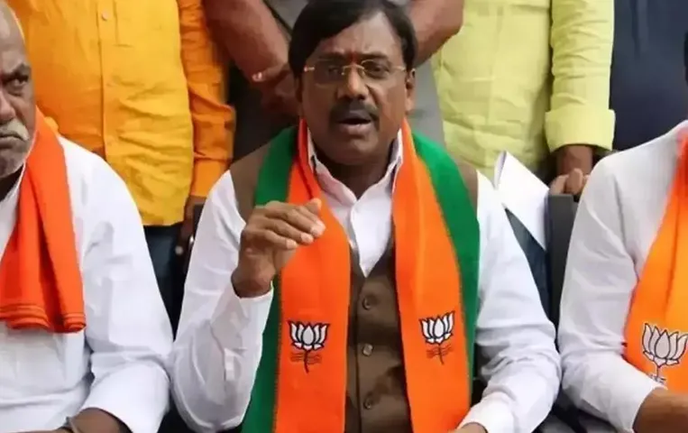 Telangana Election 2023: चुनाव से पहले बीजेपी पार्टी को झटका, कांग्रेस में शामिल हुए पूर्व सांसद विवेक वेंकटस्वामी