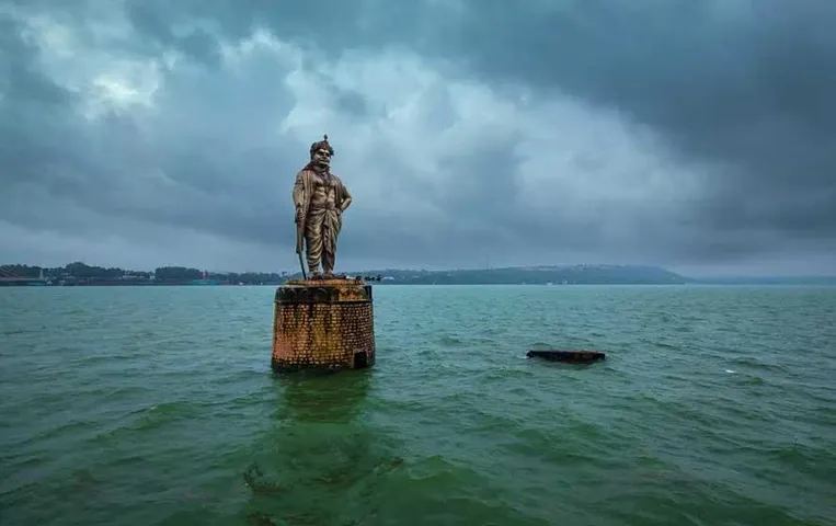 Tourist Places In Madhya Pradesh: ये हैं ऐतिहासिक और प्राकृतिक आकर्षण से भरपूर मध्य प्रदेश की 5 खूबसूरत जगहें