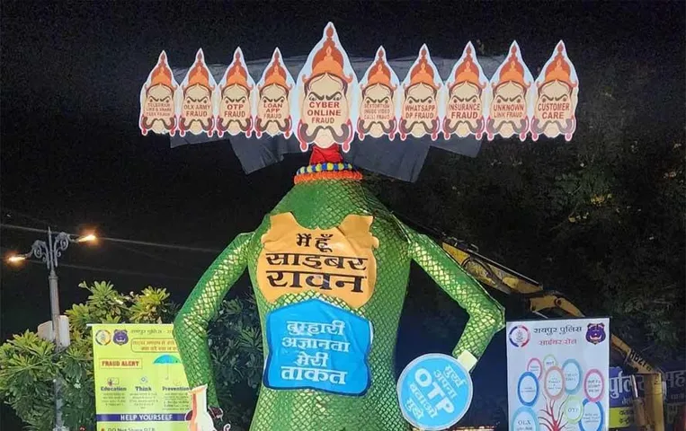 Dussehra 2023: रायपुर पुलिस ने बनवाया रावण का अनोखा पुतला, 'साइबर रावण' दिया नाम