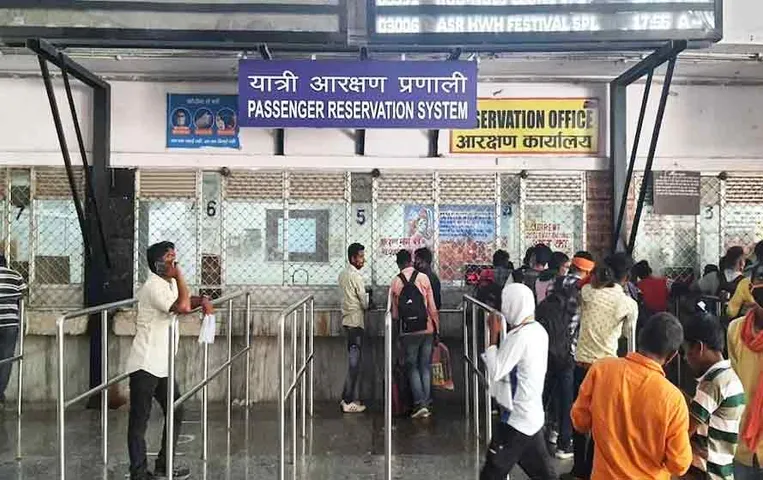 Waiting Ticket Rules: वेटिंग टिकट वालों को लेकर रेलवे ने बनाए हैं ये नियम, इन परिस्थियों में कर सकते हैं यात्रा