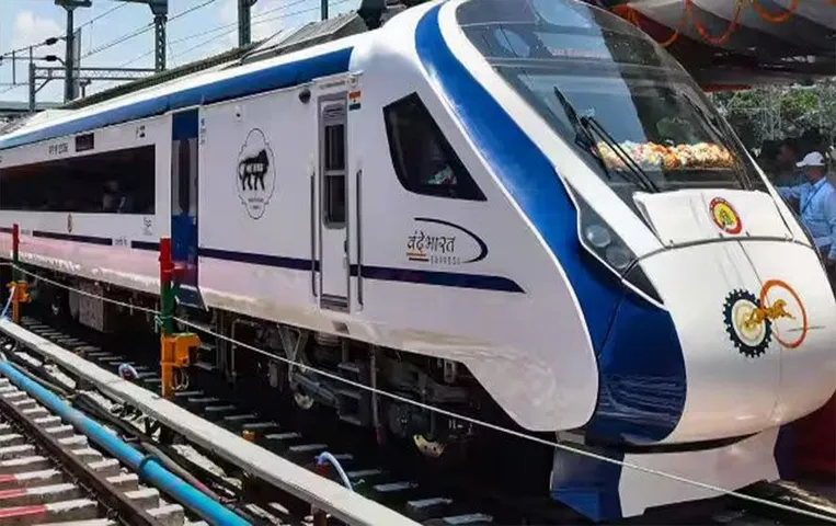 Vande Bharat Express: वंदे भारत में पेशाब करने चढ़ा शख्स! लगा 6 हजार का चूना, पढ़ें विस्तार से पूरा खबर