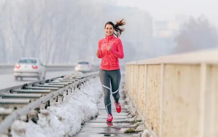 Winter Running Benefits: विंटर सीजन में बॉडी को वॉर्म अप करती है रनिंग, जानिए इस एक्सरसाइज के फायदें
