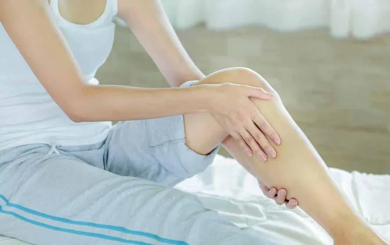Winter Leg Sprain Problem: सर्दियों में बार-बार चढ़ती है पैर की नस, तो अपनाएं ये घरेलू उपाय