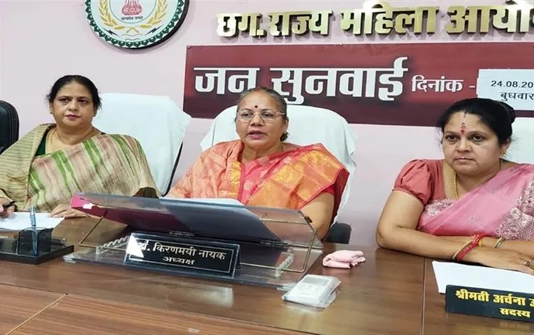 Chhattisgarh News: बिलासपुर में महिला आयोग अध्यक्ष ने लंबित मामलों पर की सुनवाई, 18 केसों का हुआ निपटारा