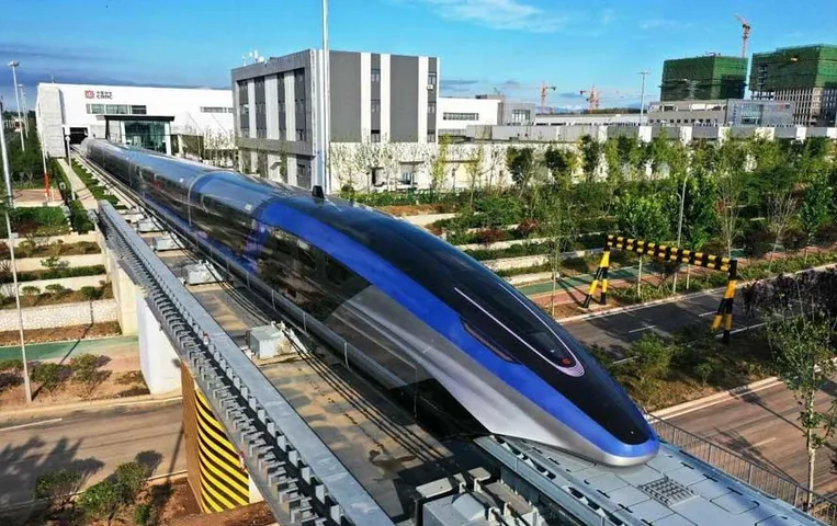 World's High Speed Train: इस देश में है दुनिया की हाई स्पीड ट्रेन, एक घटें में तय करती है 600 किलोमीटर का सफर